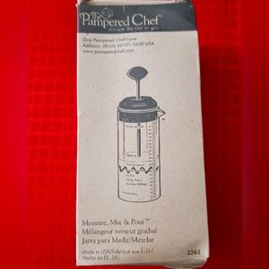 Pampered Chef Measure Mix & Pour - NEW - Retired